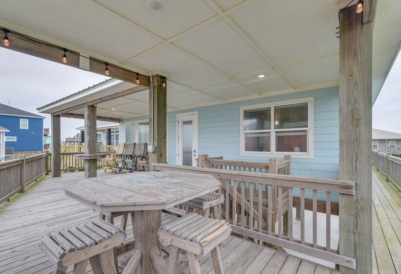 Luxe Home W/ Deck In Crystal Beach!