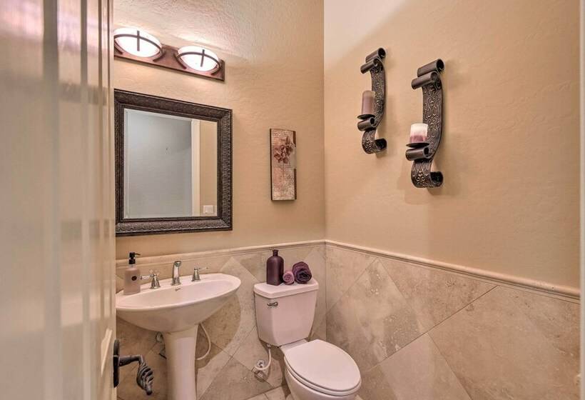 Luxe Gilbert Home W/ Heated Pool + Putting Green!