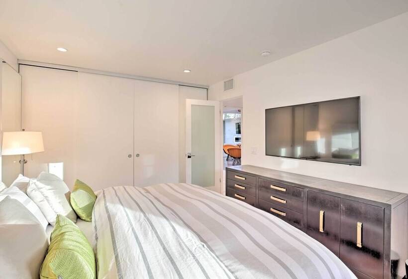 Luxe Palm Desert Home: Patio, Grill & Mtn Views!