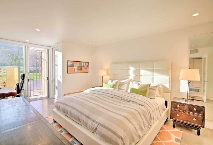 Luxe Palm Desert Home: Patio, Grill & Mtn Views!