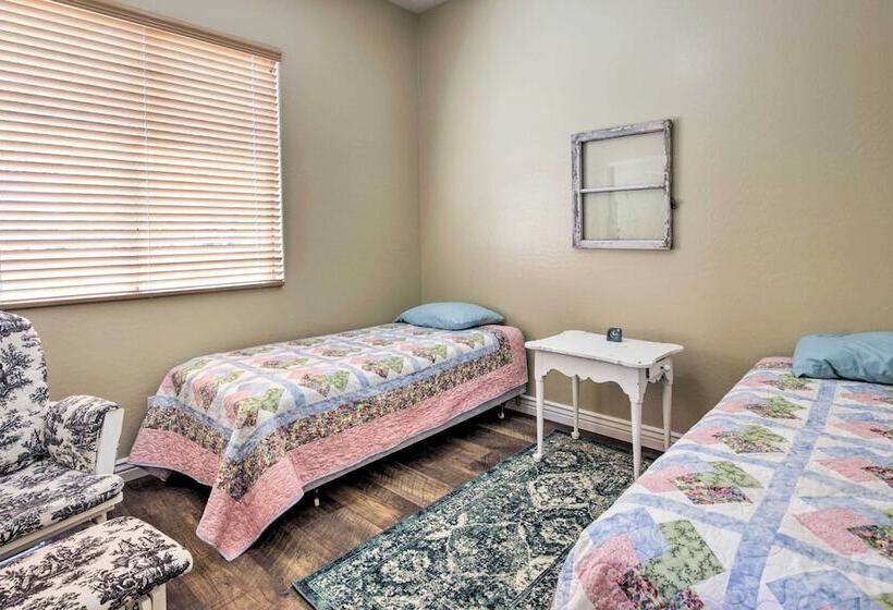 Luxe Queen Creek Escape: Private Pool + Yard!