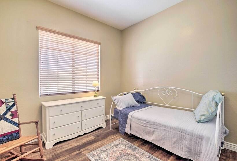 Luxe Queen Creek Escape: Private Pool + Yard!