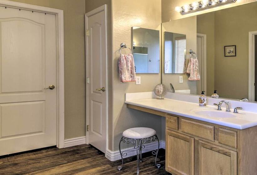 Luxe Queen Creek Escape: Private Pool + Yard!