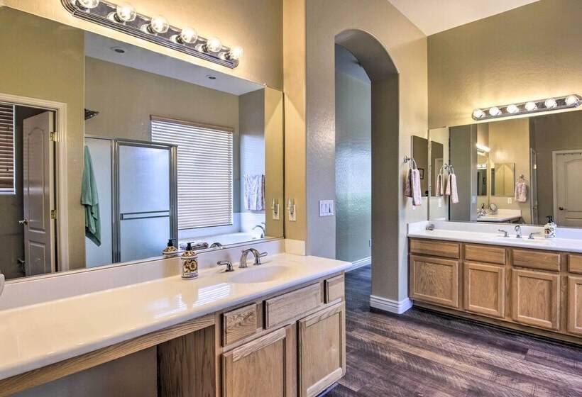 Luxe Queen Creek Escape: Private Pool + Yard!