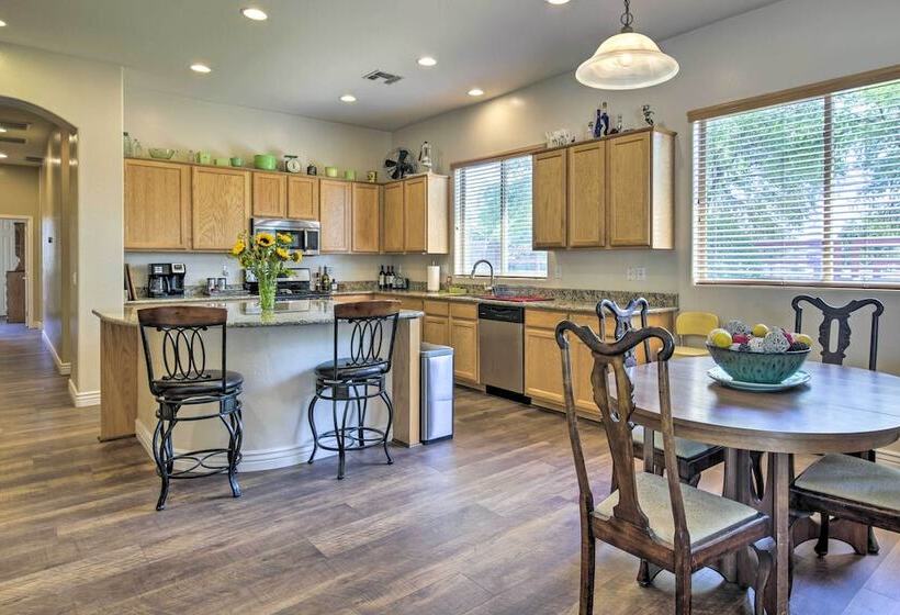 Luxe Queen Creek Escape: Private Pool + Yard!