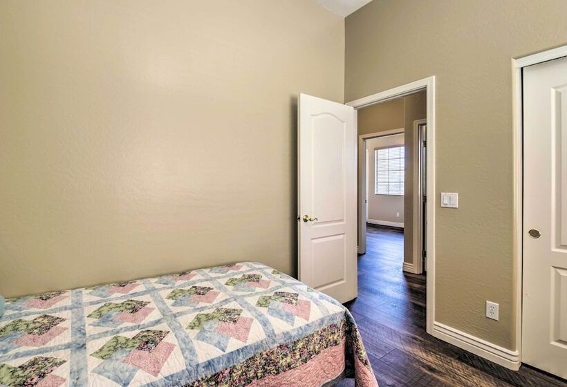 Luxe Queen Creek Escape: Private Pool + Yard!