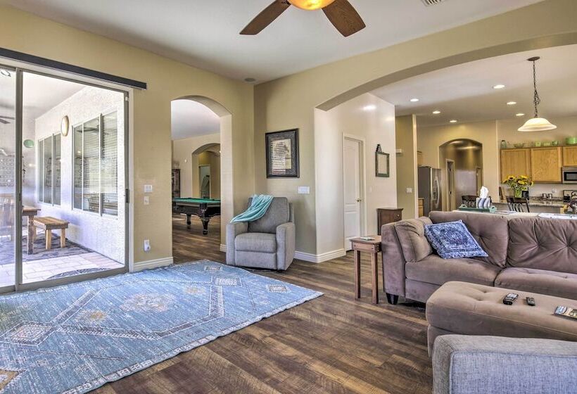 Luxe Queen Creek Escape: Private Pool + Yard!