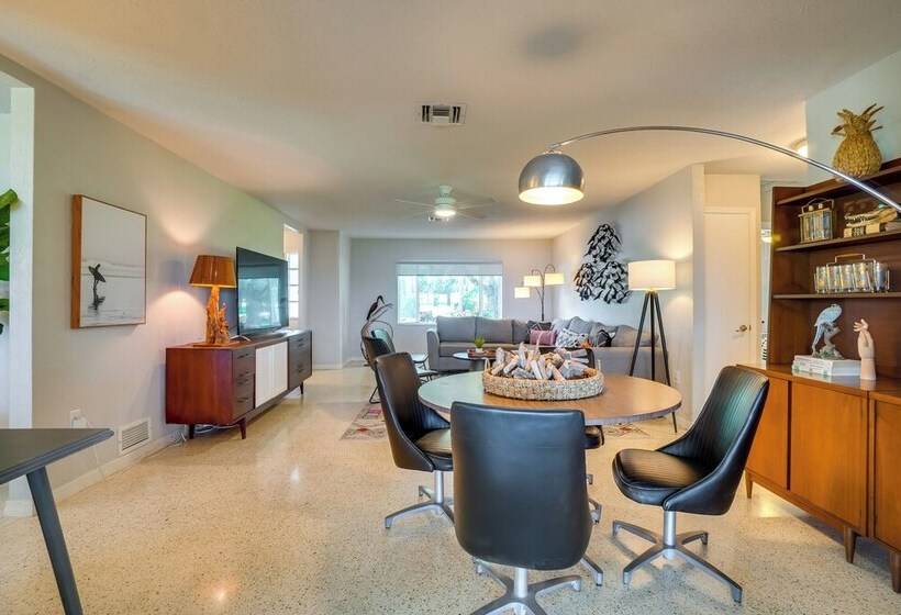 Luxe Waterfront Oasis W/ Dock Direct Lake Access