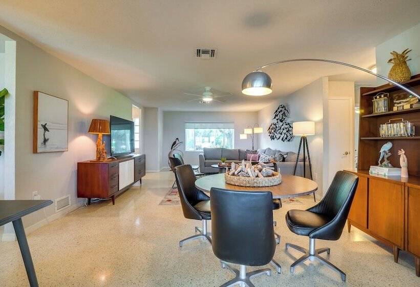 Luxe Waterfront Oasis W/ Dock Direct Lake Access