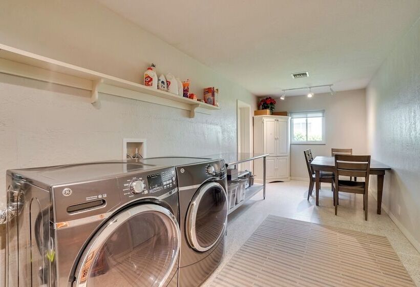 Luxe Waterfront Oasis W/ Dock Direct Lake Access