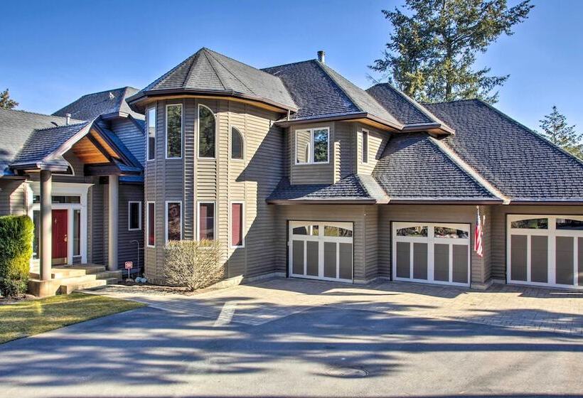 Luxurious Liberty Lake Hideaway W/ Hot Tub!