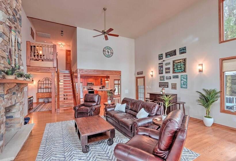 Lakefront Poconos Escape W/ Game Room, Dock & Pool