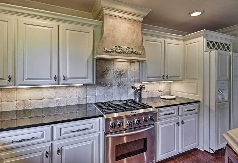 Lakefront Oasis W/ Private Dock In Hot Springs!