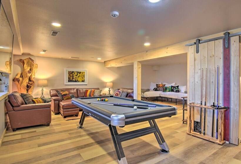 Luxury Pearcy Cabin W/ 5 Private Acres + Hot Tub!