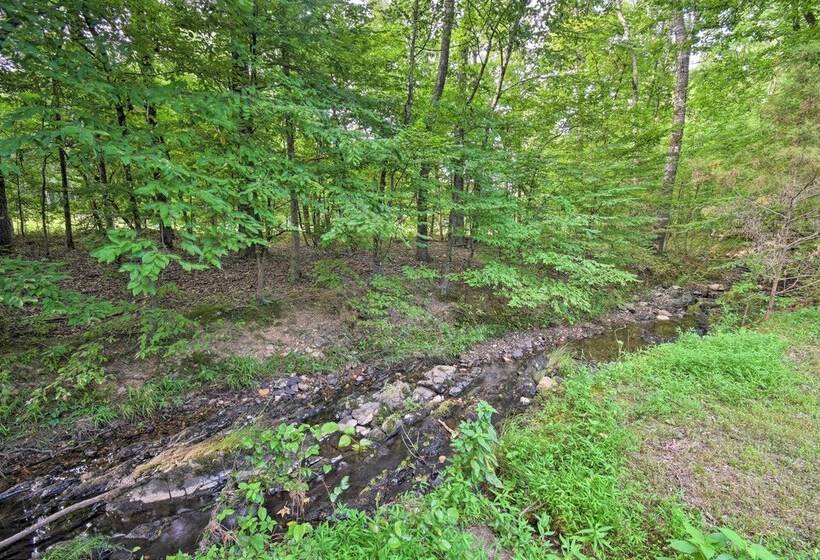 Luxury Pearcy Cabin W/ 5 Private Acres + Hot Tub!