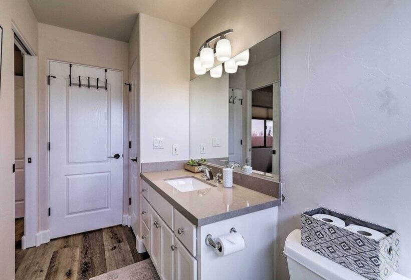 Luxury Sedona Living: Remodeled W/ Red Rock Views!