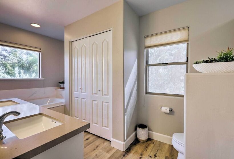 Luxury Sedona Living: Remodeled W/ Red Rock Views!