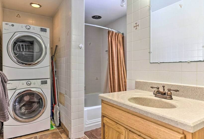 Maltese Ranch Cabin  Near Medora Attractions!