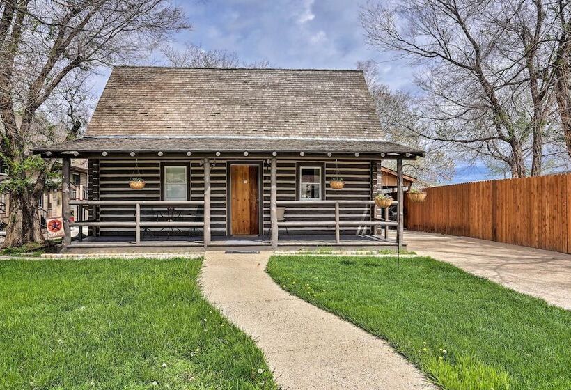 Maltese Ranch Cabin  Near Medora Attractions!