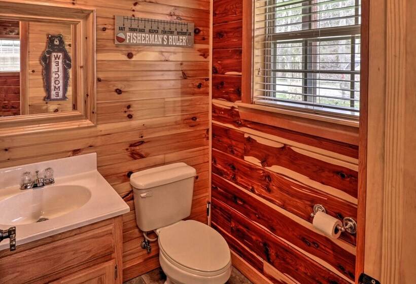 Marfly Retreat    Remote White River Getaway!