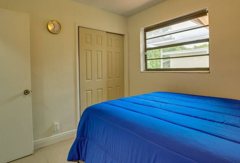 Margate Home W/ Hot Tub & Putting Green!