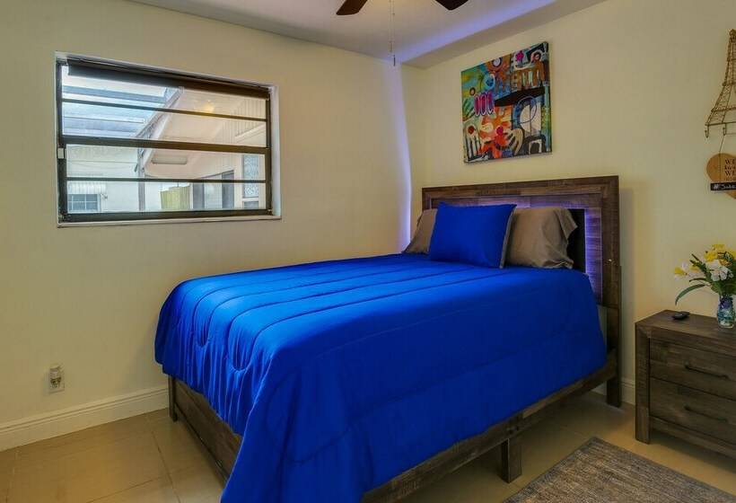 Margate Home W/ Hot Tub & Putting Green!