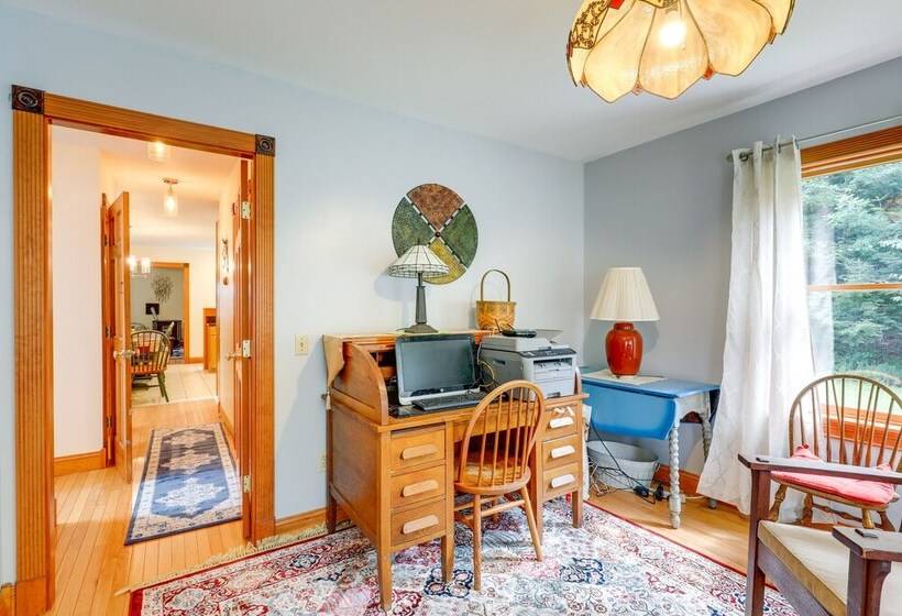 Meriden Village Of Plainfield Home W/ Backyard