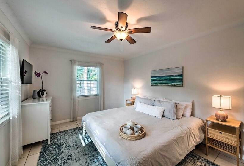 Mid Mod Coastal Home W/ Pool ~ 1 Mile To Beach