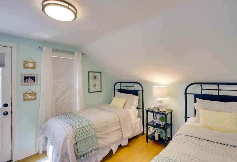 Family Home, 1 Block To Lake Michigan Beach!