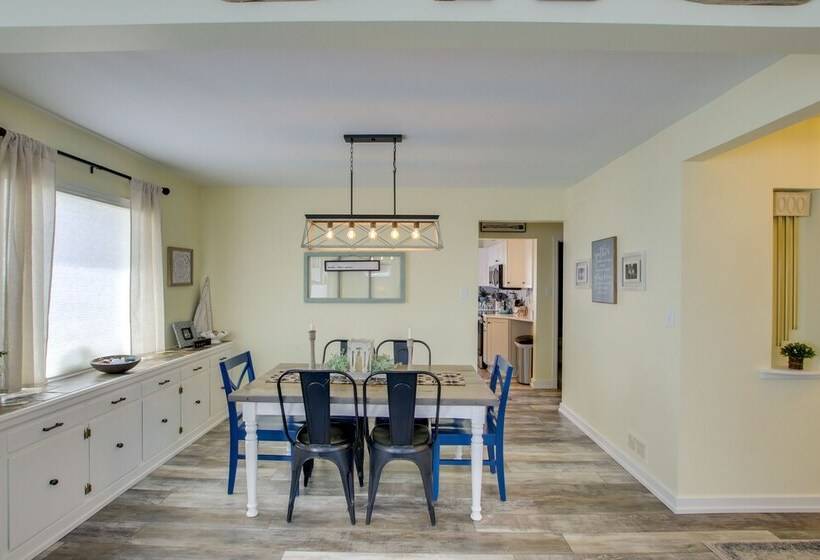 Family Home, 1 Block To Lake Michigan Beach!