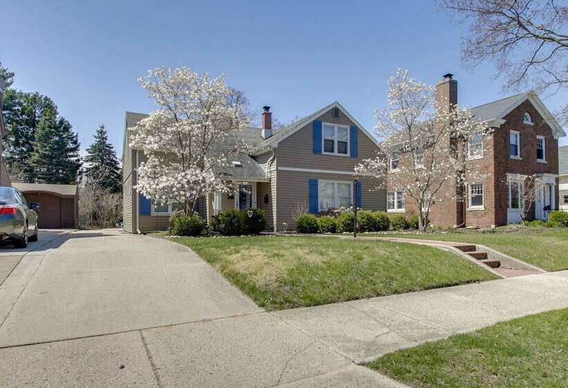 Family Home, 1 Block To Lake Michigan Beach!