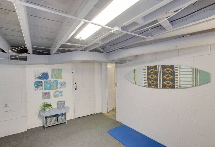 Family Home, 1 Block To Lake Michigan Beach!