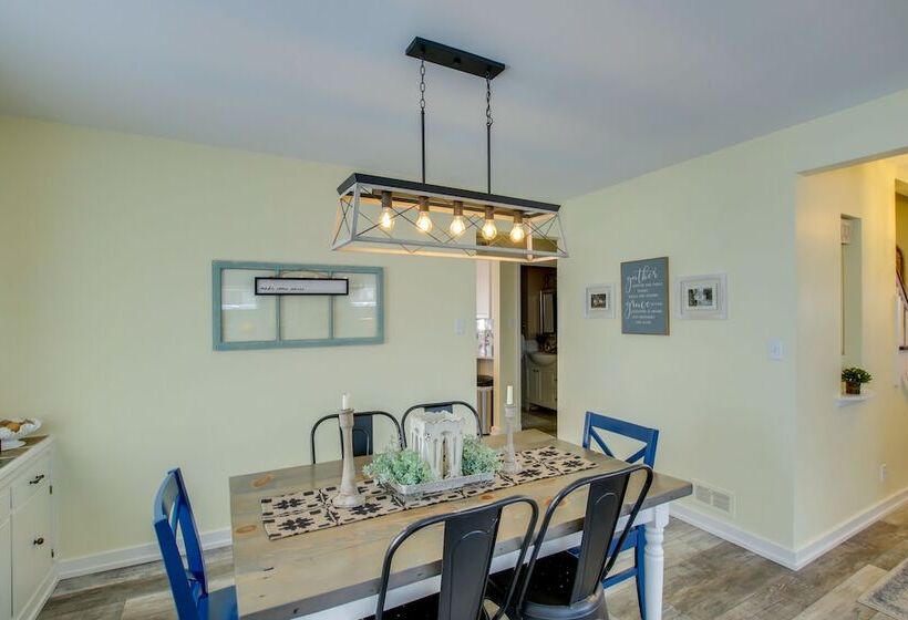 Family Home, 1 Block To Lake Michigan Beach!