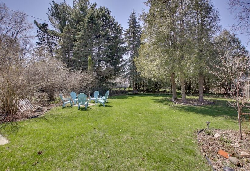 Family Home, 1 Block To Lake Michigan Beach!