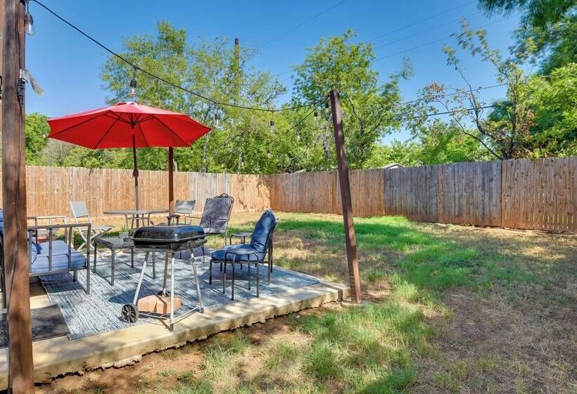 5 Mi To Downtown: Fort Worth Home W/ Yard
