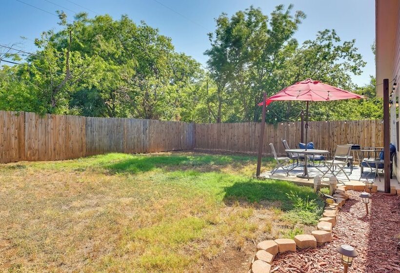 5 Mi To Downtown: Fort Worth Home W/ Yard