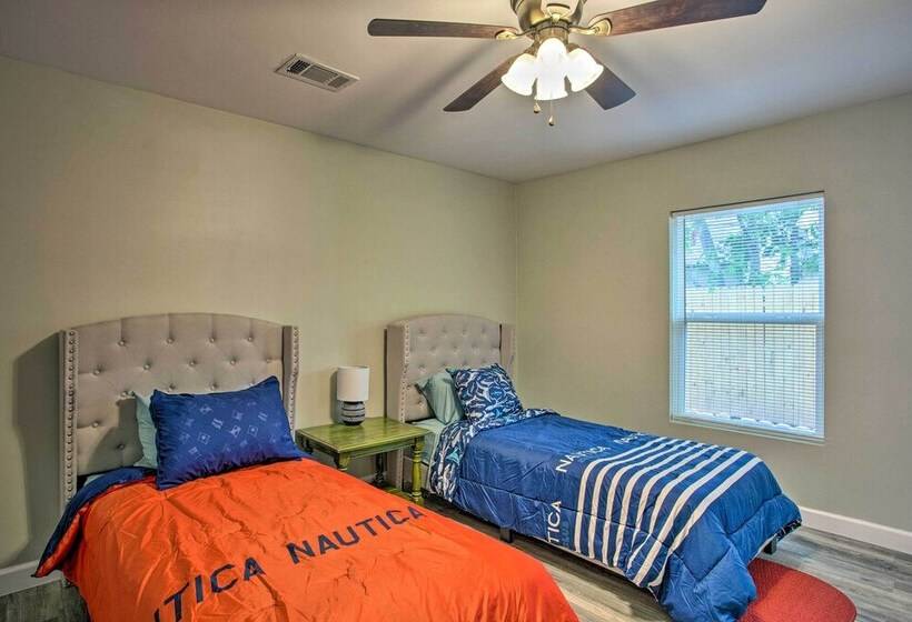 5 Mi To Downtown: Fort Worth Home W/ Yard