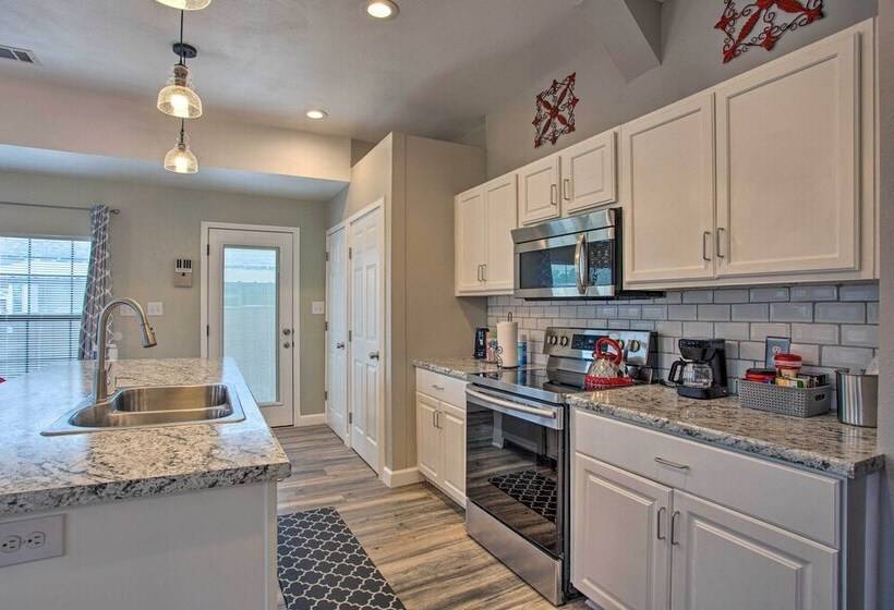 5 Mi To Downtown: Fort Worth Home W/ Yard