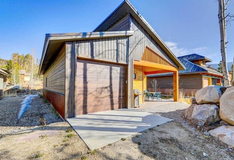 Fireplace & Deck: Modern Cabin In Grand Lake!