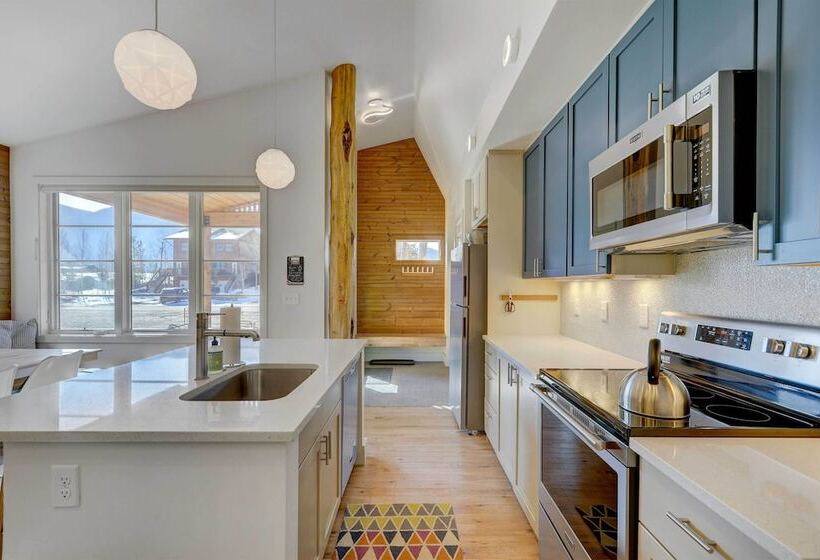 Fireplace & Deck: Modern Cabin In Grand Lake!