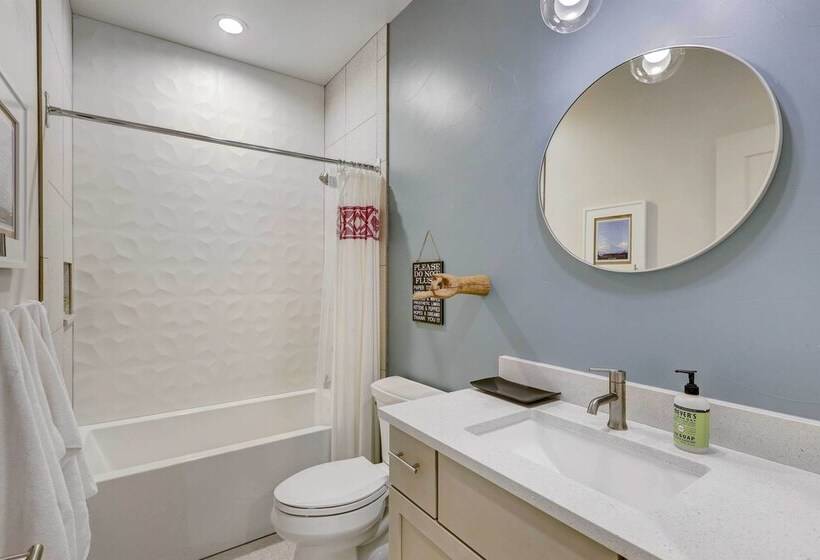 Fireplace & Deck: Modern Cabin In Grand Lake!