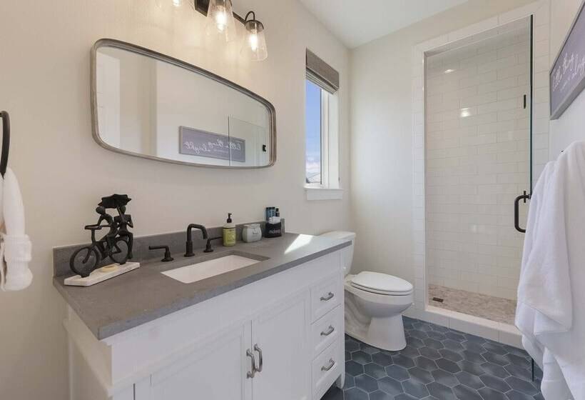 Modern Kingsland Lake Front House W/ Heated Pool!