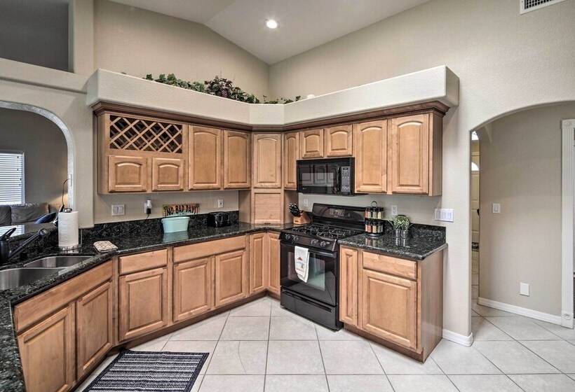 Modern Lake Havasu Oasis W/ Putting Green & Bbq!