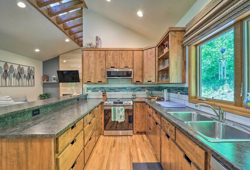 Modern Lenoir Mtn Retreat: 9 Acres, Fire Pit!