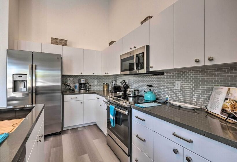 Ski, Hike, Bike: Modern Midtown Reno Retreat!