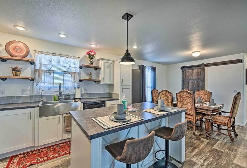 Modern Prescott Valley Home On 2 Acres!