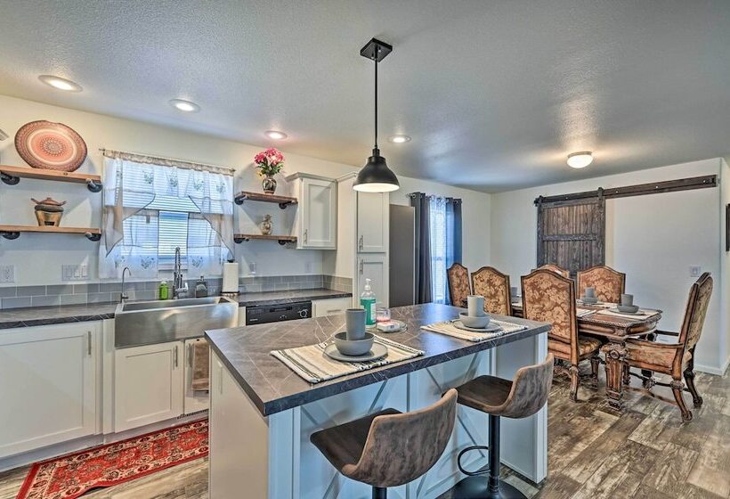 Modern Prescott Valley Home On 2 Acres!