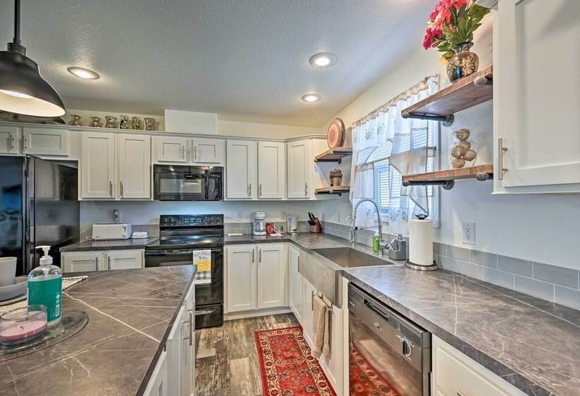 Modern Prescott Valley Home On 2 Acres!