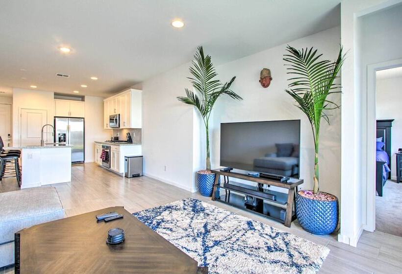 Surprise Vacation Home W/ Pool Access Near Golfing