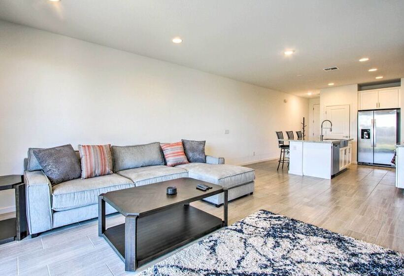 Surprise Vacation Home W/ Pool Access Near Golfing